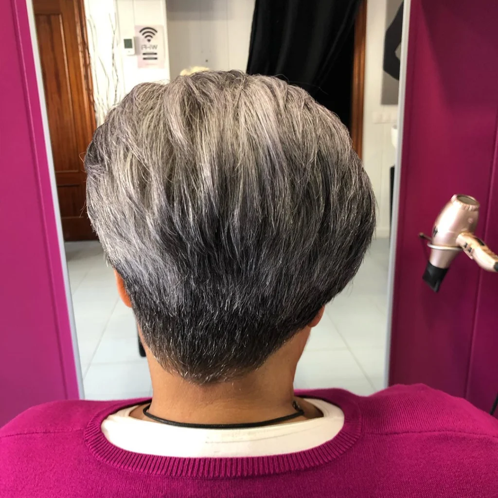 Corte de señora en pelo corto en peluquería de pamplona.