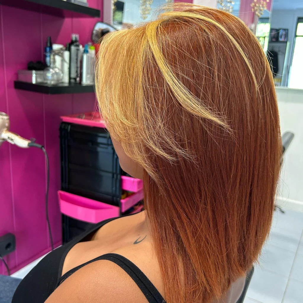 mechas-rubias-en-cabello-cobrizo-peluqueria-pamplona