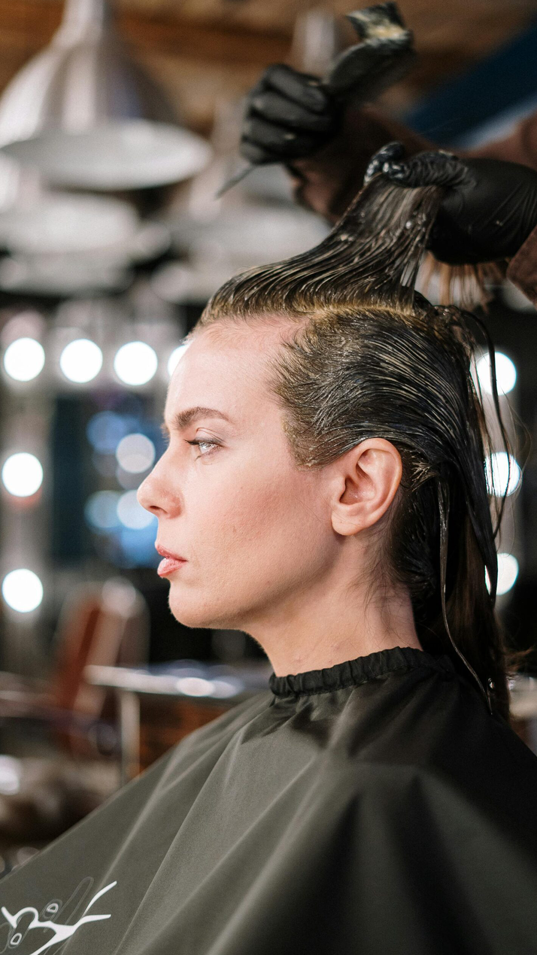 Mechas en pelo de mujer en peluquería en pamplona
